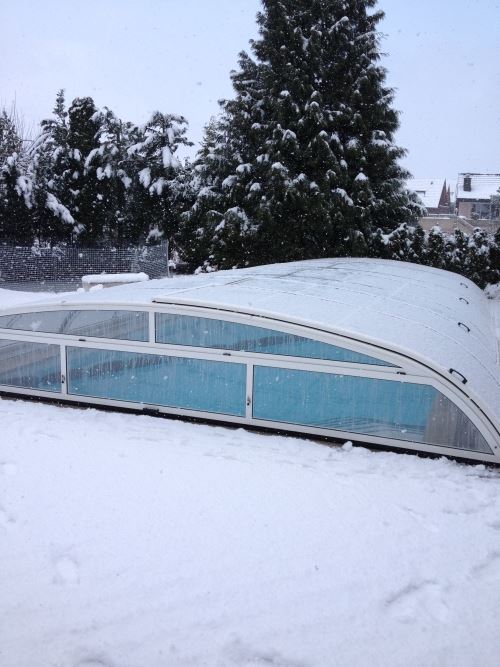 Swimmingpoolüberdachung im Winter von Allwörker SO