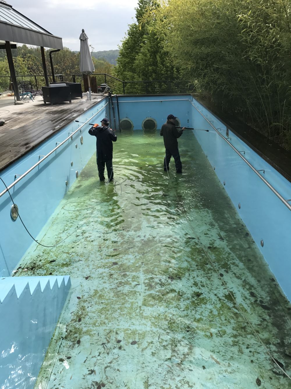 Schwimmbadreinigung von die Allwörker, Niederbipp im Kanton Bern (Region Oberaargau) in der ganzen Schweiz tätig